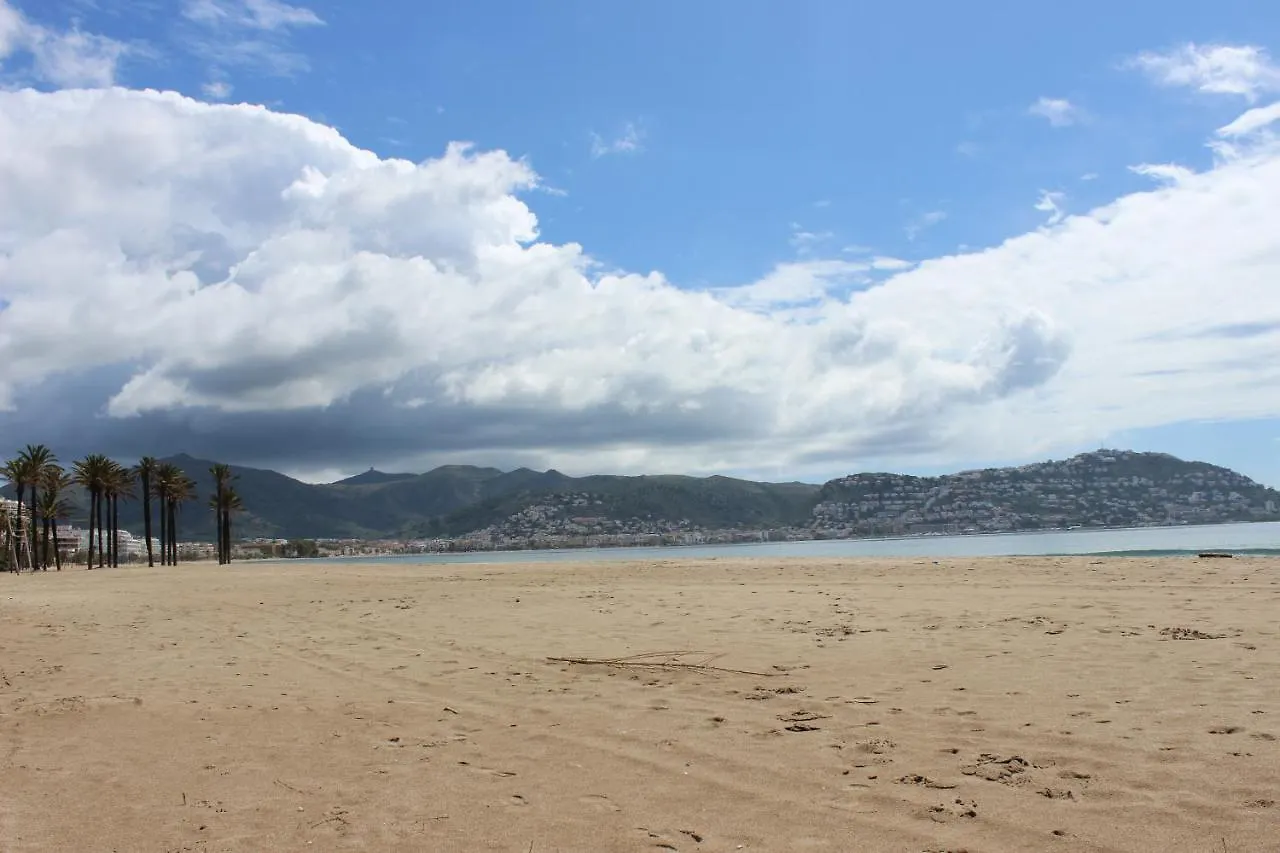 Beautiful Apartment In Front Of Beach, Pool, View Rosas España