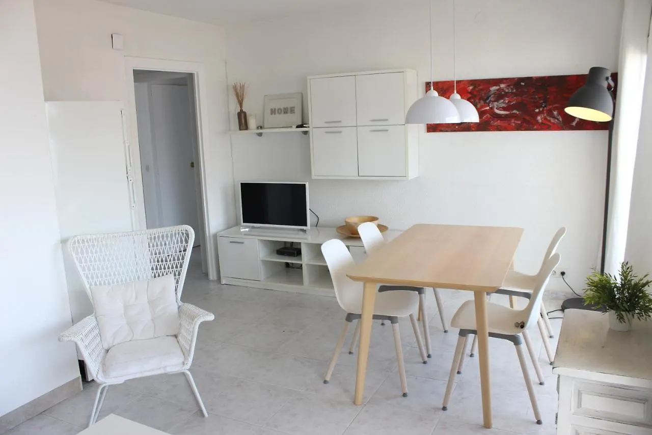 Beautiful Apartment In Front Of Beach, Pool, View Rosas